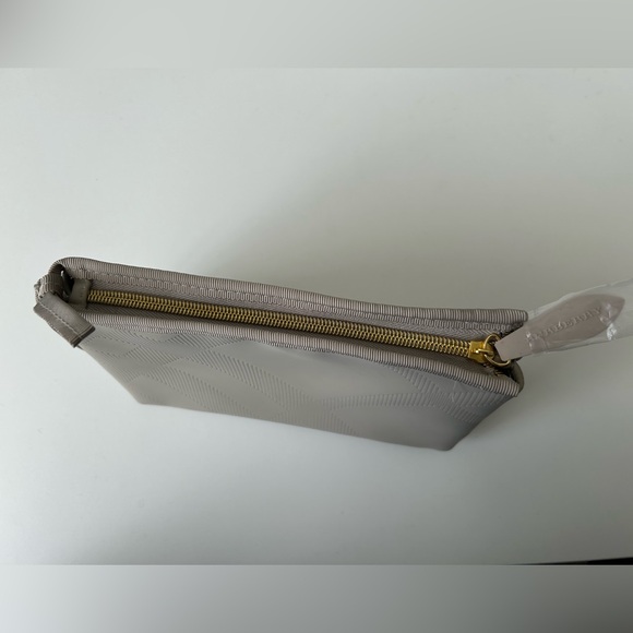 Brand New Burberry Makeup Bag (Beige) - Picture 4 of 7